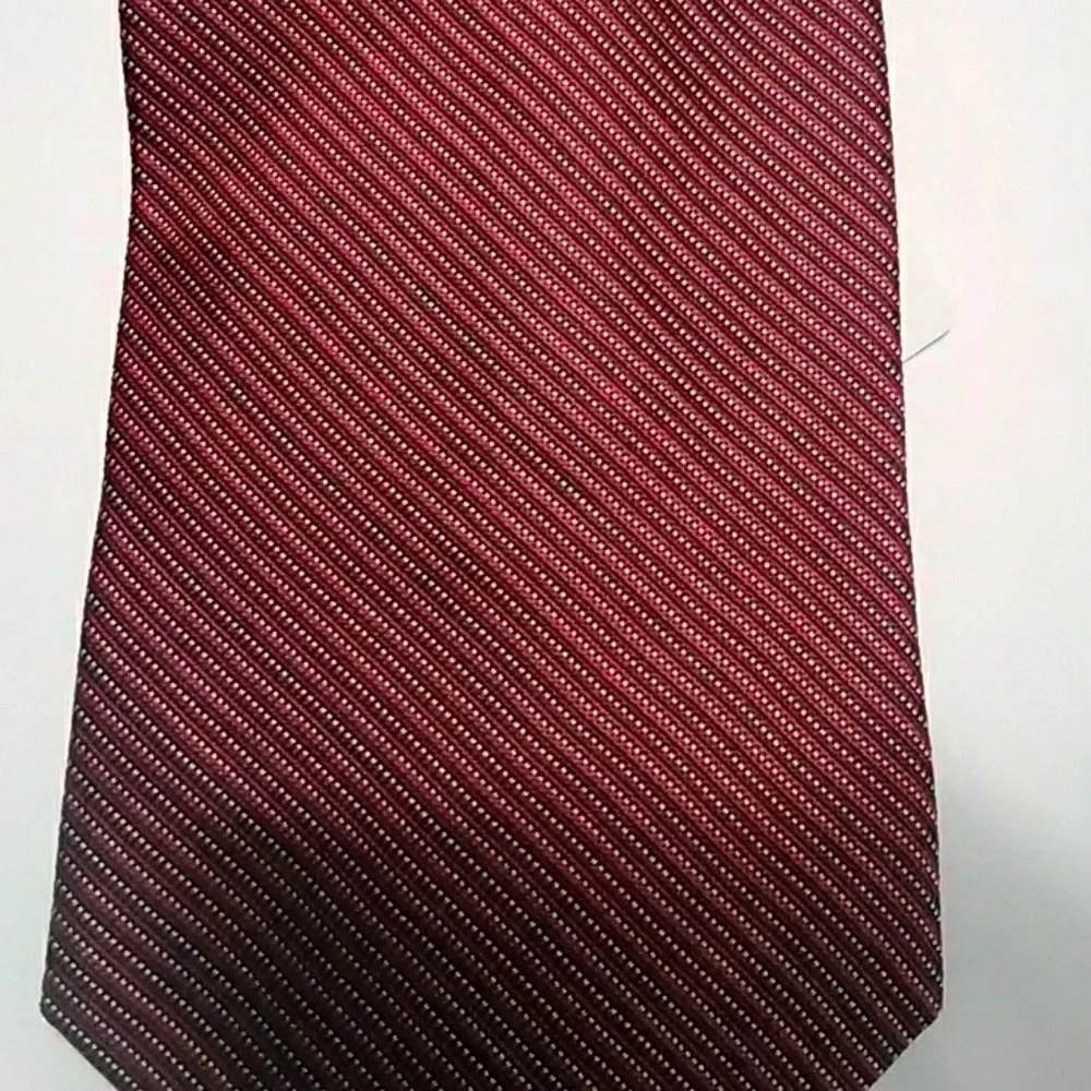 NWT Men's JoS A. Bank Tie